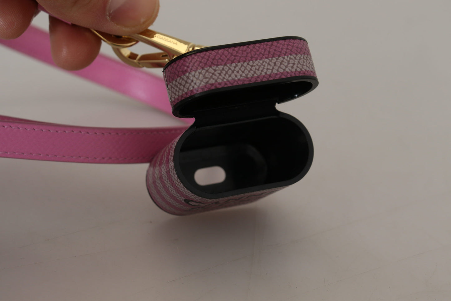 Dolce & Gabbana pinkkiraitainen nahkainen AirPod -kotelo